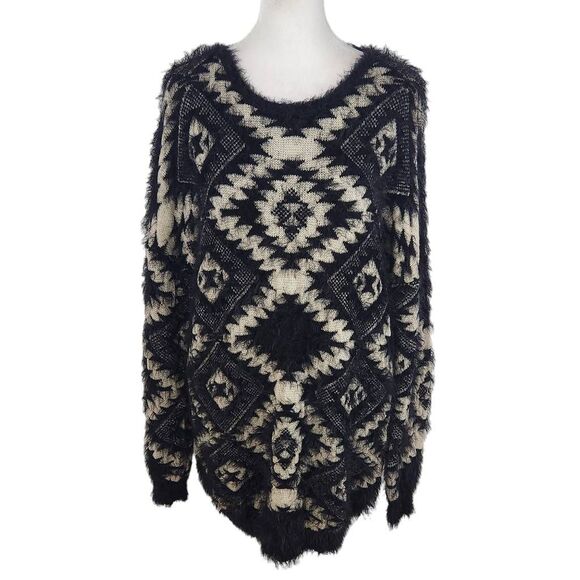 Gianni Binni Black Oversized Aztec Sweater Size Small Fuzzy Eyelash Sweater - Picture 1 of 9